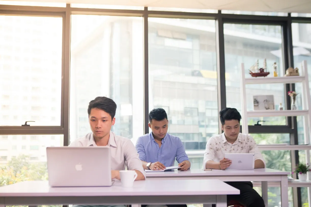 Đội ngũ Content doanh nghiệp trao đổi và triển khai nội dung