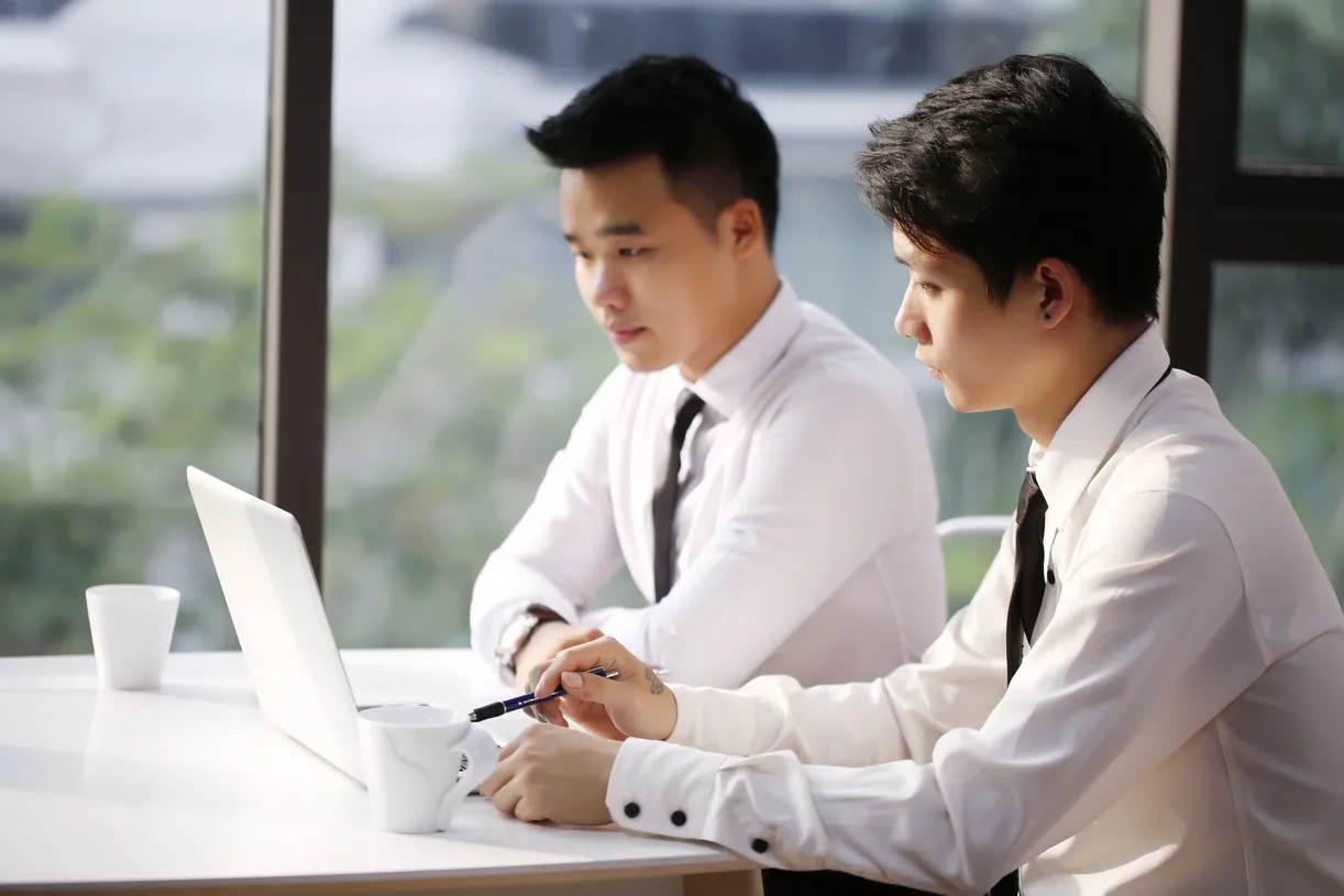 Đội ngũ Content doanh nghiệp trao đổi và triển khai nội dung