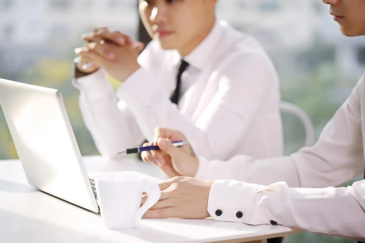 Đội ngũ Content doanh nghiệp trao đổi và triển khai nội dung
